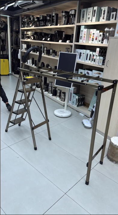 سلم قابل للطي متعدد الاشكال